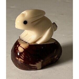 Vtg Hand Carved Tagua Nut Ecuador Vegetable Ivory Souvenir Figurine Rabbit